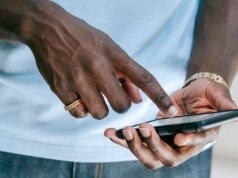 當可信任聯絡人受到欺騙時,Android 虛假來電偵測會向您發出警告。