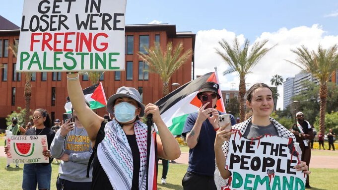 2024-04-26T231245Z_354208469_RC21E7A5I7ER_RTRMADP_3_ISRAEL-PALESTINIANS-USA-PROTESTS.jpg