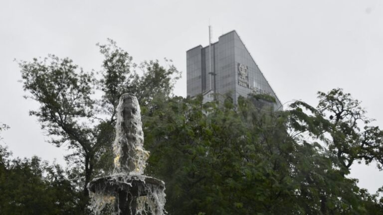 聖地亞哥-德爾埃斯特羅 2026 年 6 月 2 日星期二的天氣：預計有陣雨，最高氣溫 18°C