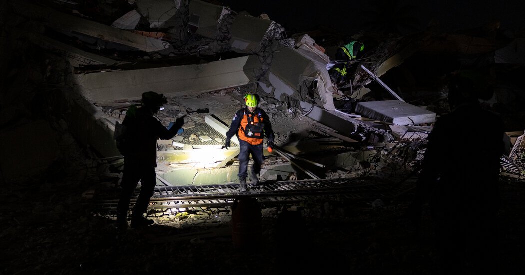 委內瑞拉即時更新：地震死亡人數超過 1,400 人，尋找倖存者的窗口縮小