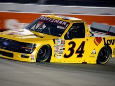 萊恩·里格斯 (Lane Riggs) 贏得科羅納多海軍基地野外 NASCAR 卡車首場比賽冠軍