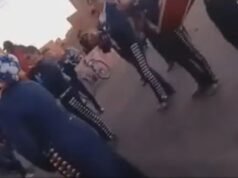 流浪樂隊出現在街區中以履行他們的合同