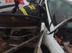 聖塔菲發生暴力事故,一名兒童受困車內