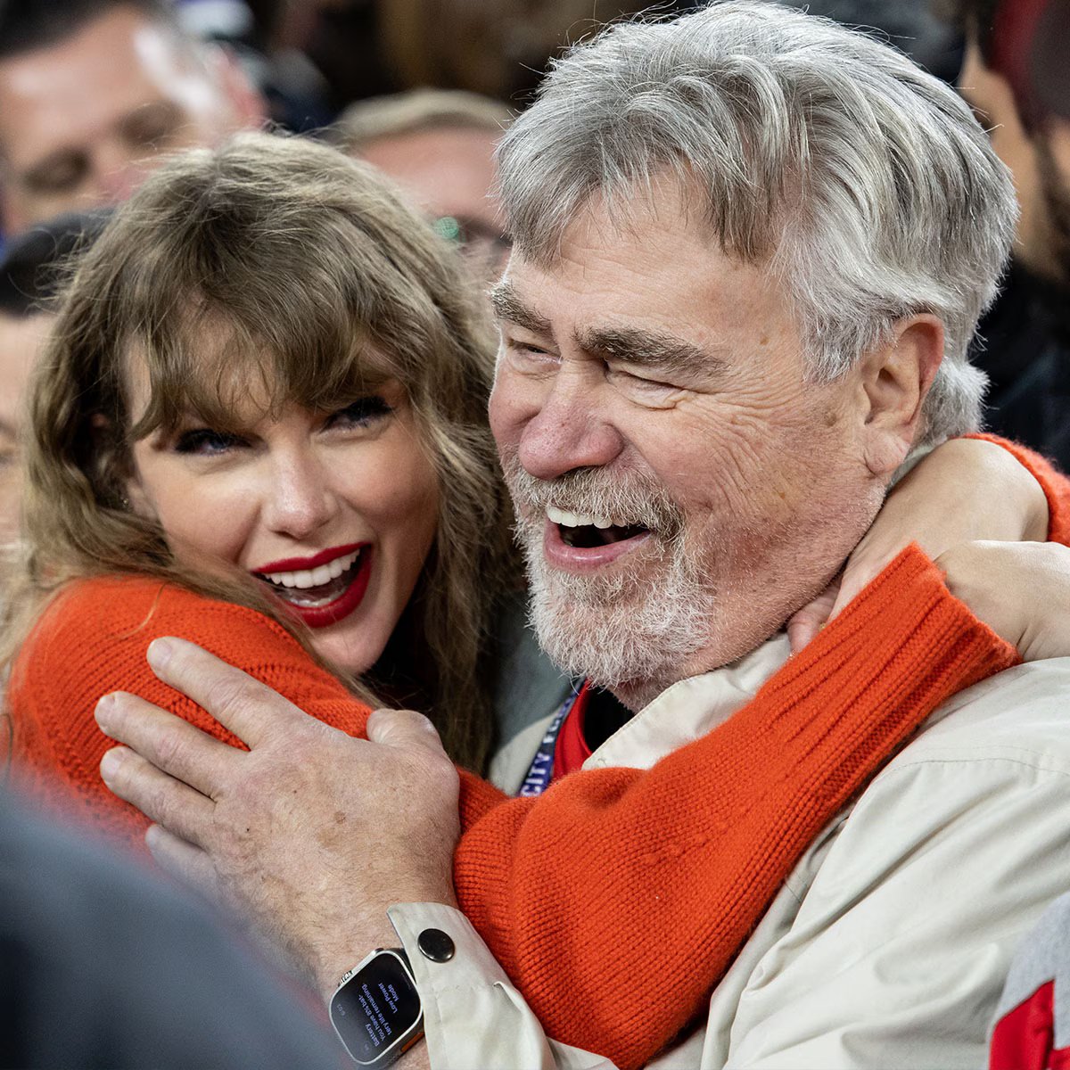 艾德凱爾西 (Ed Kelsey) 在泰勒絲 (Taylor Swift) 和特拉維斯凱爾西 (Travis Kelsey) 婚禮前分享了新戀情