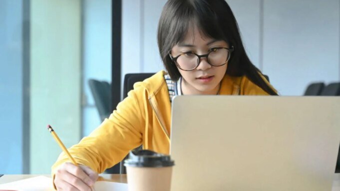 5fb517410380a-siswa-belajar-online_1265_711.jpg