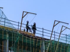 勞工監察員報告稱,他們連續幾個月沒有工作卻拿不到工資
