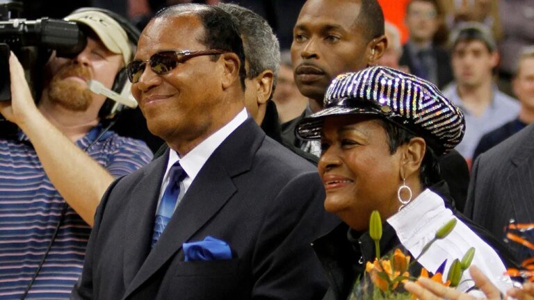 路易斯法拉罕 (Louis Farrakhan) 妻子去世，享年 90 歲
