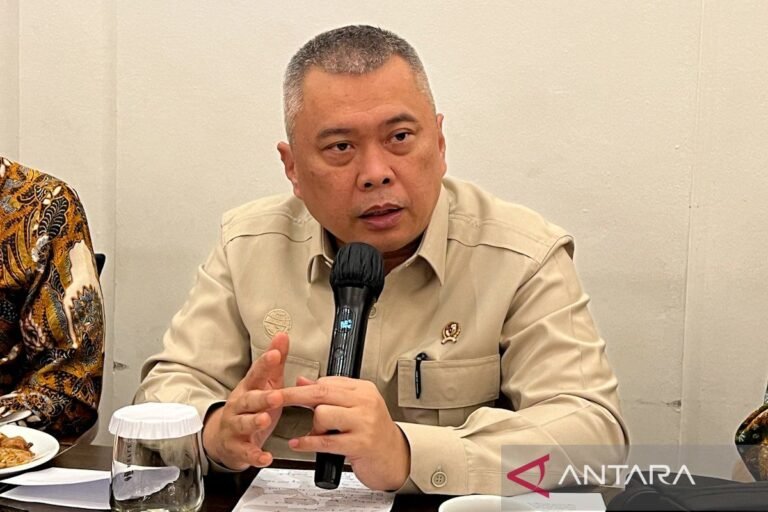 交通部長促進滾裝船物流運輸的私人投資