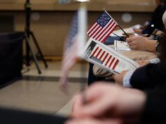 一名男子被判犯有滔天罪行。被指控隱瞞醜陋的過去來評估美國公民身份