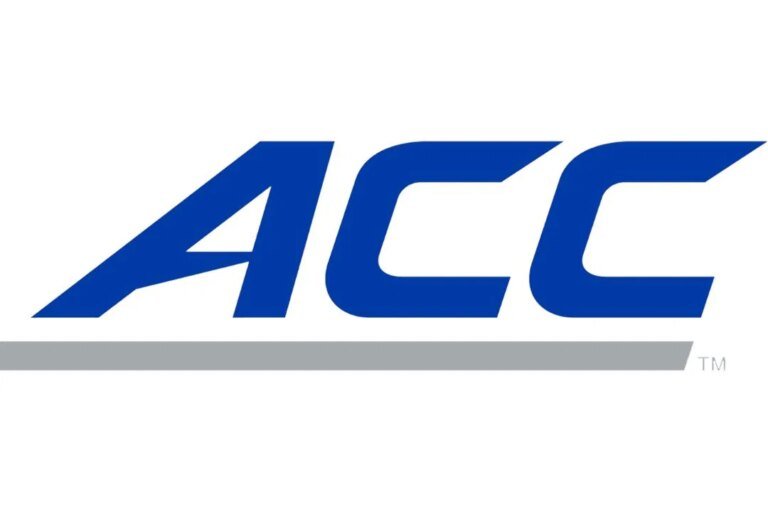 ACC 橄欖球主教練在地區棒球比賽中對俄克拉荷馬快艇隊發出噓聲