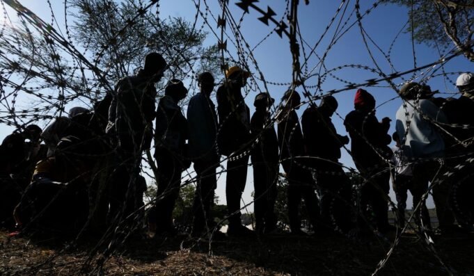 APTOPIX_South_Africa_Migrants_62449_c0-336-8055-5034_s1200x700.jpg