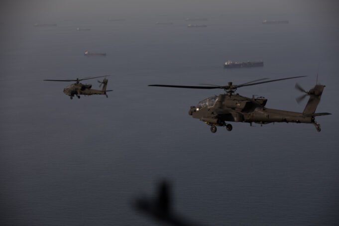 Apache-helicopters-Strait-of-Hormuz.jpeg