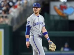 皇家隊小鮑比威特 (Bobby Witt Jr.) 因右膝不適離開