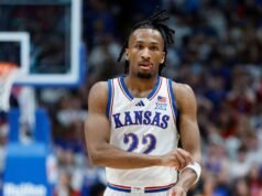 爵士隊在 NBA 選秀中以第二順位選中了後衛達林彼得森