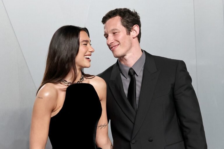 杜阿·利帕 (Dua Lipa) 在倫敦舉行的親密儀式上與卡勒姆·特納 (Callum Turner) 結婚