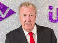 傑里米·克拉克森向兩名英格蘭球迷分發世界盃門票