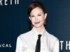 阿什莉·賈德 (Ashley Judd) 在海洋中慶祝她的中年