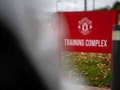 曼聯正在就簽下這位利物浦新秀進行談判,雙重暗示可能會轉會