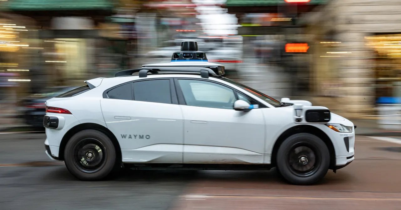 Waymo 正在召回危險的機器人計程車，這些計程車將快速穿過高速公路施工區