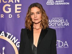 凱蒂霍姆斯 (Katie Holmes) 黑色運動鞋是鞋子的終極升級