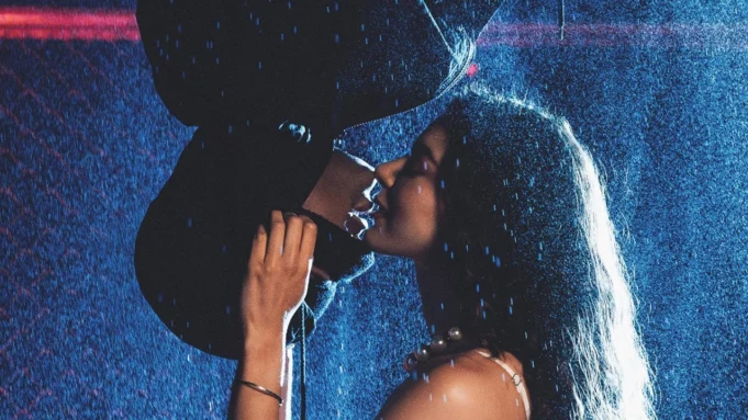 Hamilton-redefine-el-romance-al-ritmo-del-afrobeats-con-su-nuevo-sencillo-Beso-a-Beso.webp