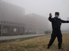 國家情報總監稱新文件顯示情報機構隱藏了新冠病毒的實驗室來源