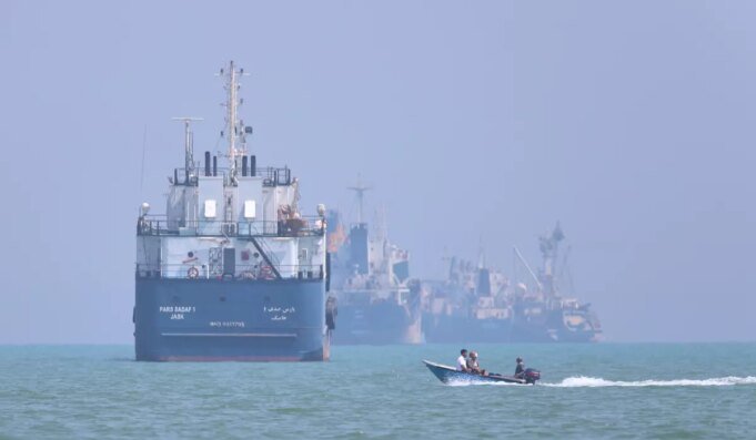 Iran_War_Strait_of_Hormuz_55547_c0-500-6000-4000_s1200x700.jpg