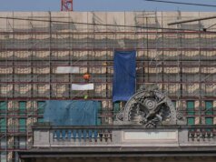 外國工人聲稱,他們在米蘭建造新的美國領事館的時薪不到 2 美元