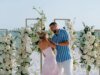 Brian Schottenheimer 的妻子祝賀 Jake Ferguson 與 SI 泳裝模特兒 Hayley Cavinder 結婚