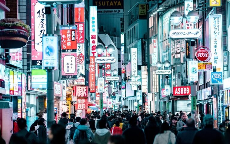受颱風「薔薇」影響，日本取消疏散令和400個航班