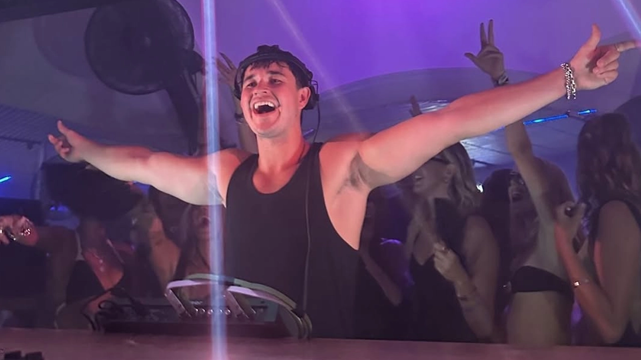 約翰薩米特之家將接管波哥大：著名 DJ 宣佈在查莫羅市政廳舉辦音樂會