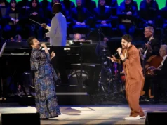 比利克里斯托 (Billy Crystal):川普、UFC 和洛杉磯市長在好萊塢露天劇場 (Hollywood Bowl) 比賽