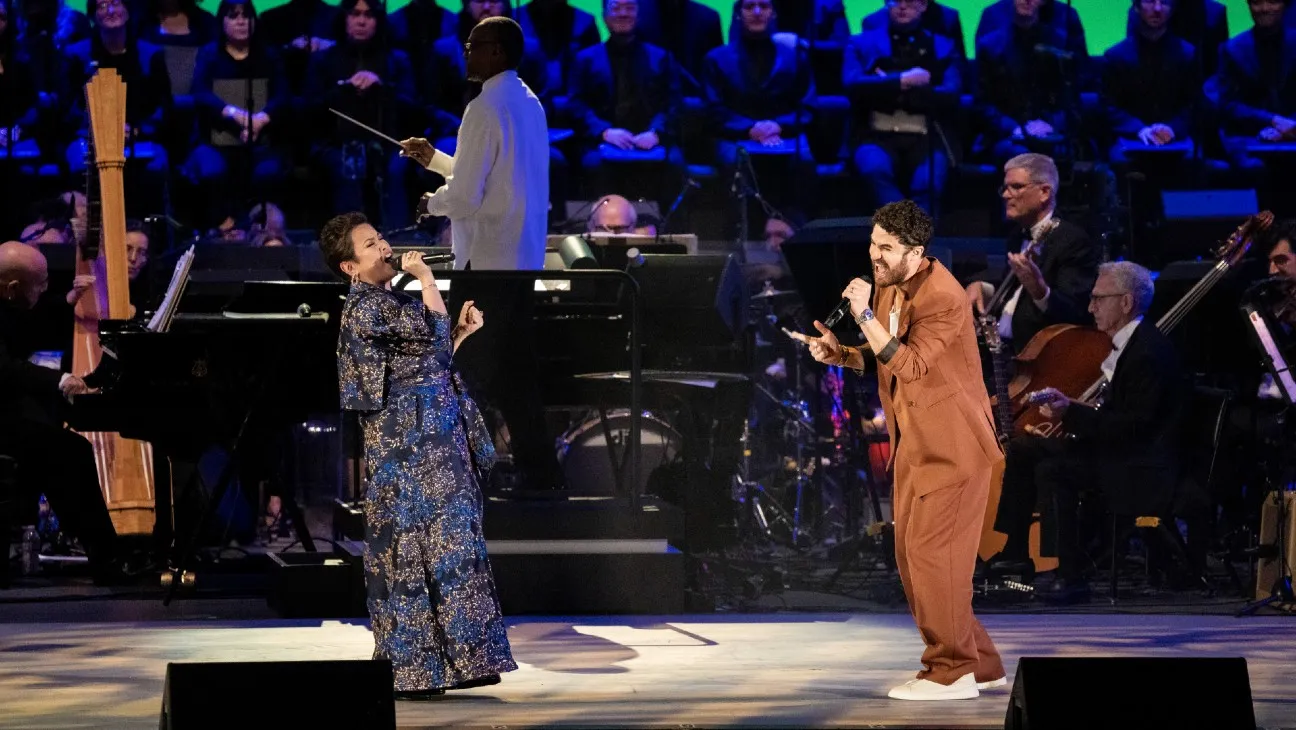 比利克里斯托 (Billy Crystal)：川普、UFC 和洛杉磯市長在好萊塢露天劇場 (Hollywood Bowl) 比賽