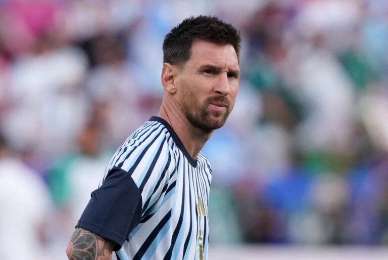 阿根廷教練打破了他對萊昂內爾·梅西（Lionel Messi）向91歲記者提出的溫暖時刻的規定