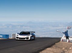 1,250 匹馬力混合動力 Corvette 打破派克峰生產紀錄