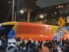 哥倫比亞國家隊大巴在支持伊万·塞佩達的示威中被包圍 – Publimetro Columbia