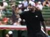 尼克·克耶高斯 (Nick Kyrgios) 結束了 15 個月的單打成功等待後,打破了自己的性格
