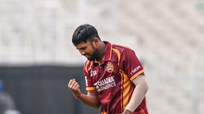 Novus20Royals20Purulias20Mithilesh20Das20Player20of20the20Match20in20action20against20So.jpeg