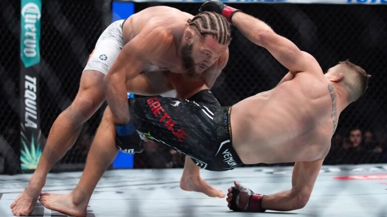 拉斐爾·菲澤耶夫 (Rafael Fizeev) 在 UFC 巴庫 (UFC Baku) 精彩擊倒對手曼努埃爾·托雷斯 (Manuel Torres)