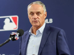 紅襪隊資深運動員羅伯·曼弗雷德 (Rob Manfred) 在拉斯維加斯比賽後進入美國職棒大聯盟 (MLB) 引發嚴重質疑