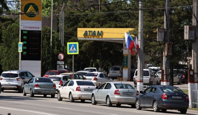 Russia_Crimea_Fuel_Crisis_22144_c0-465-6000-3965_s1200x700.jpg