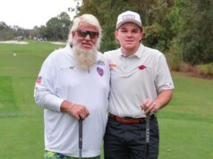 約翰·戴利 (John Daly) 在價值 100 萬美元的玉米渡輪之旅活動中向兒子發送了一條充滿情感的 9 個字信息。