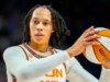 在康乃狄克州以壓倒性優勢擊敗天空隊的比賽中,WNBA 立即慶祝了布蘭妮·格林納的歷史性里程碑。