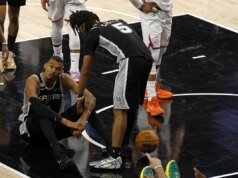 NBA對尼克斯球星維克托·文巴亞馬爭吵後的懲罰態度大轉變