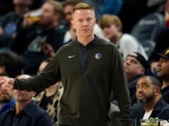 魔術隊聘請肖恩·斯威尼 (Sean Sweeney) 擔任主教練,他將在 NBA 總決賽中留在馬刺隊