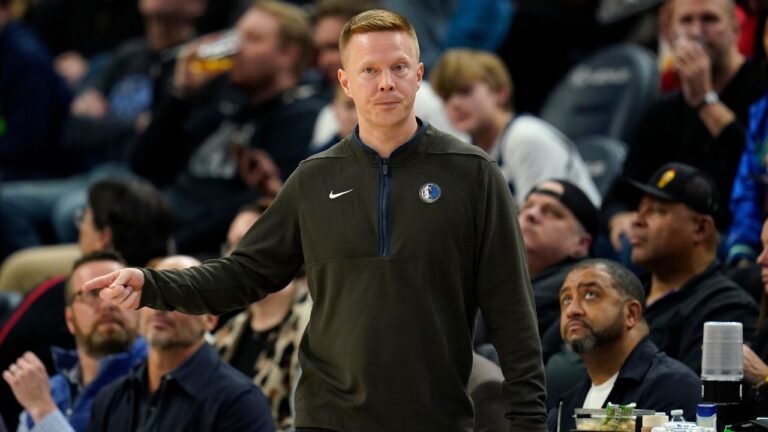 魔術隊聘請肖恩·斯威尼 (Sean Sweeney) 擔任主教練，他將在 NBA 總決賽中留在馬刺隊