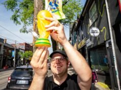 國際足總要求大麻商店停止販售類似世界盃獎盃的煙槍