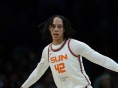 布蘭妮·格里納 (Brittney Griner) 擊敗太陽天空隊 (Sun Sky),成為 WNBA 職業生涯蓋帽王