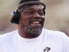 沃倫·薩普 (Warren Sapp) 是 NFL 傳奇人物,迫使他從事電視事業
