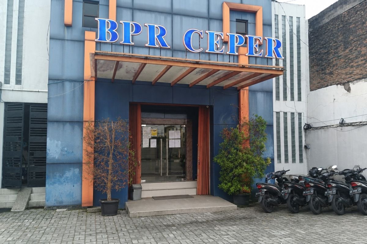 OJK 在中爪哇省 BPR Ceper Permata Artha 因健康狀況不佳而吊銷許可證
